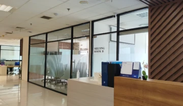 Partisi ruang meeting kantor