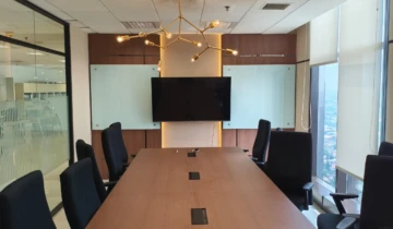 Interior ruang meeting utama minimalis modern Alamanda Tower Cilandak