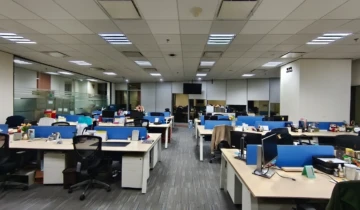 Hasil akhir peremajaan area kerja kubikel terbuka kantor Singapore Airlines Jakarta oleh CREATVE.ID