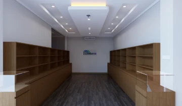 Desain interior area pameran produk kantor dengan lemari display showcase kustom berlapis HPL TACO urat kayu dan flooring vinyl